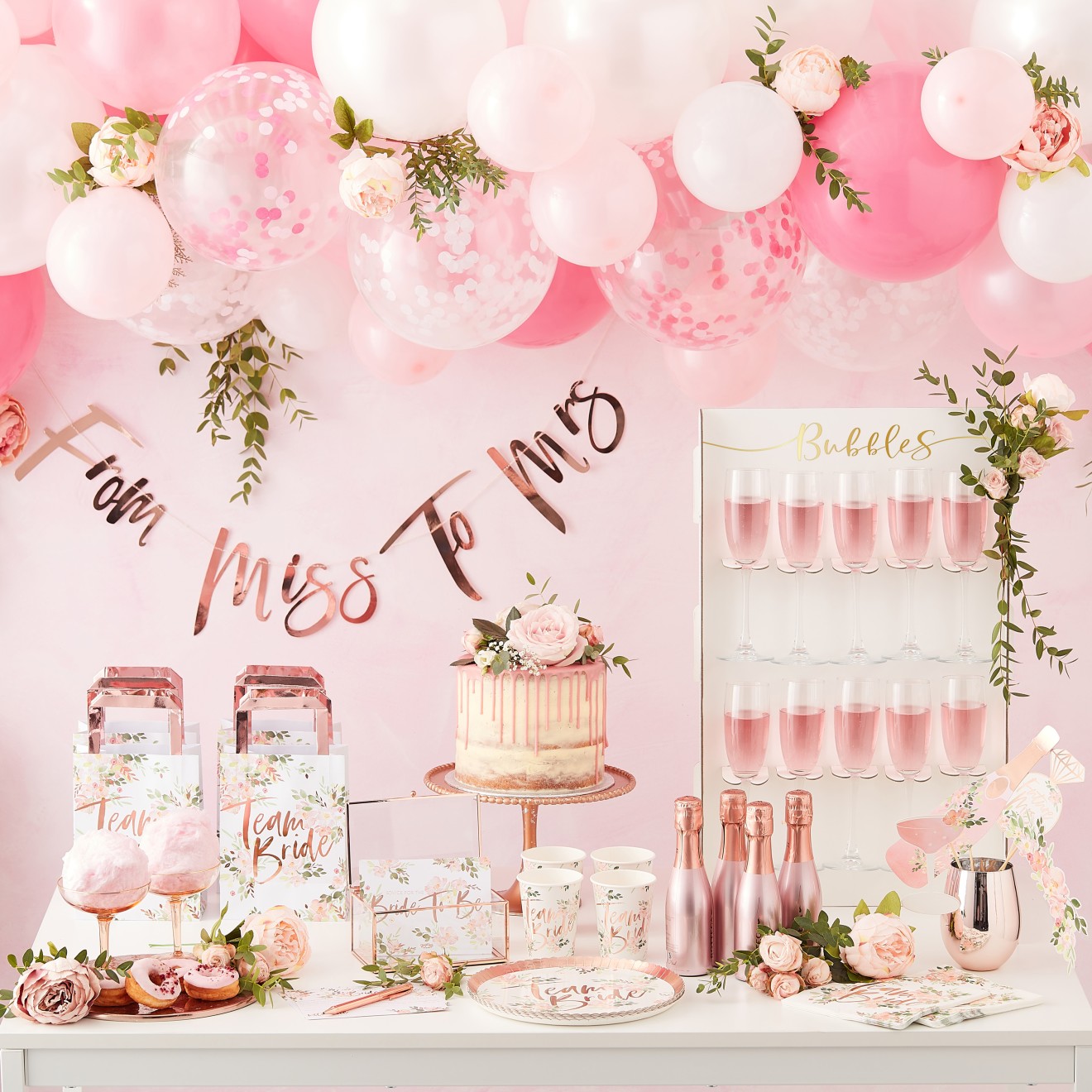 16 Paper Napkins - Team Bride - Foiled