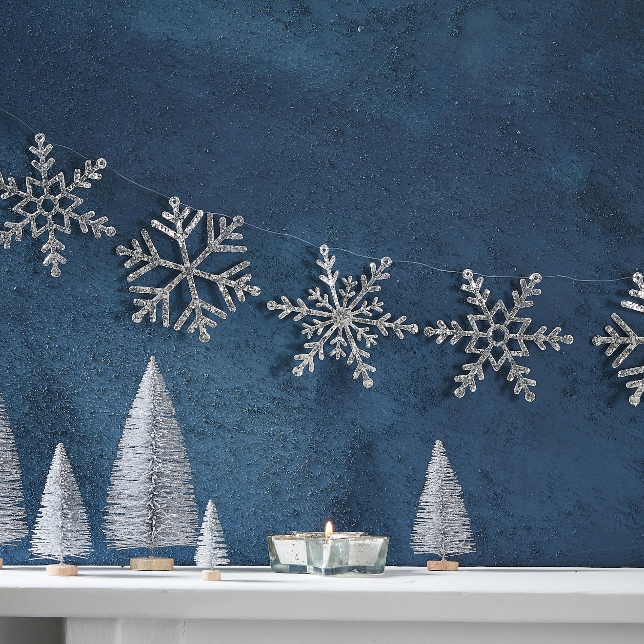 1 Garland - Silver Snowflakes